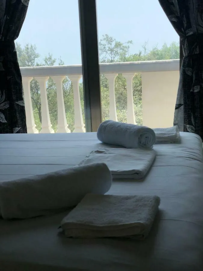 ديرمي Aris Apartments