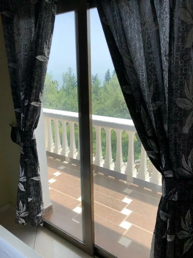 ديرمي Aris Apartments ألبانيا