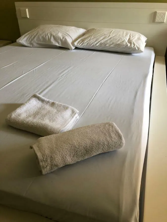 ديرمي Aris Apartments ألبانيا